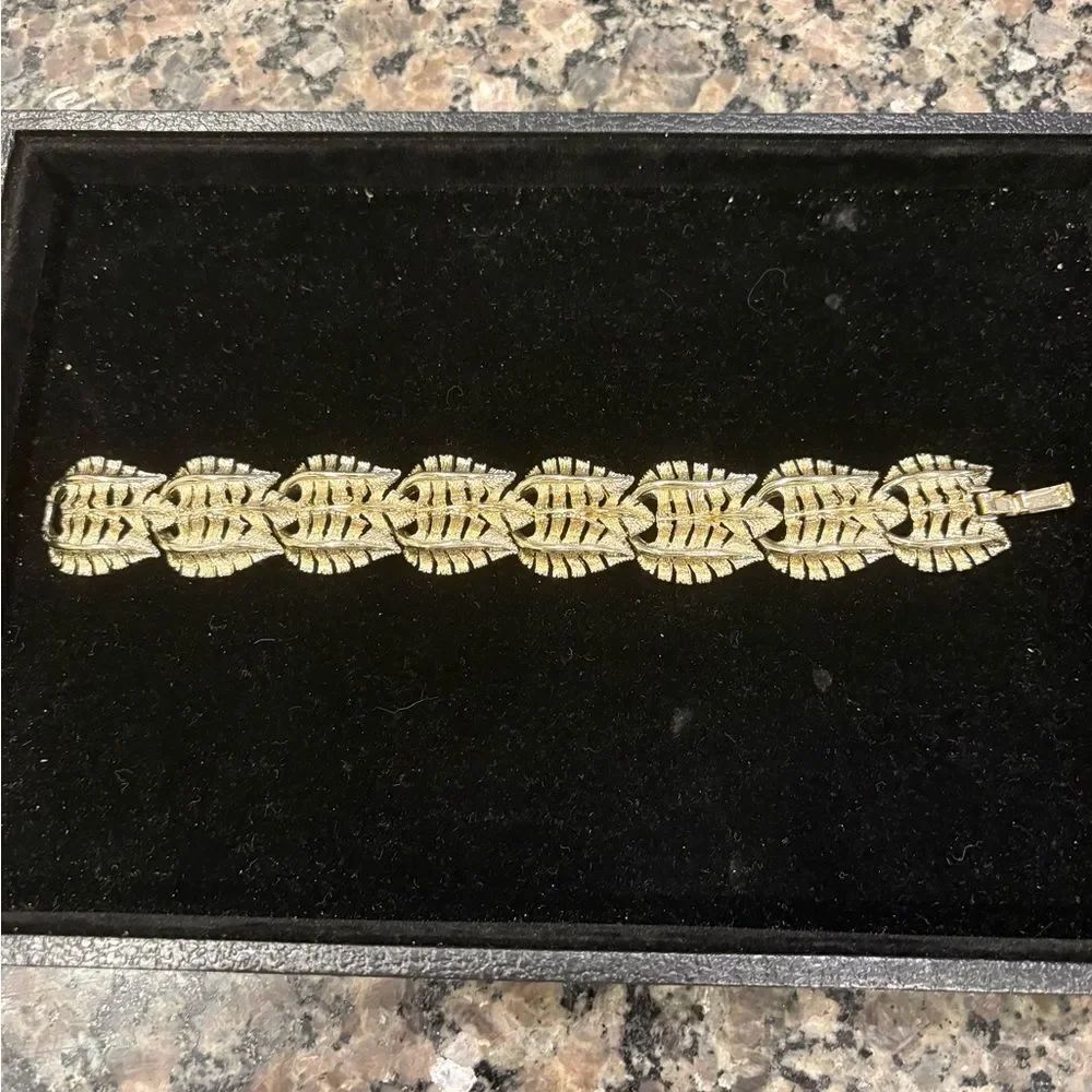 VTG Gold Leaf-Design Statement Bracelet - Women Jewelry